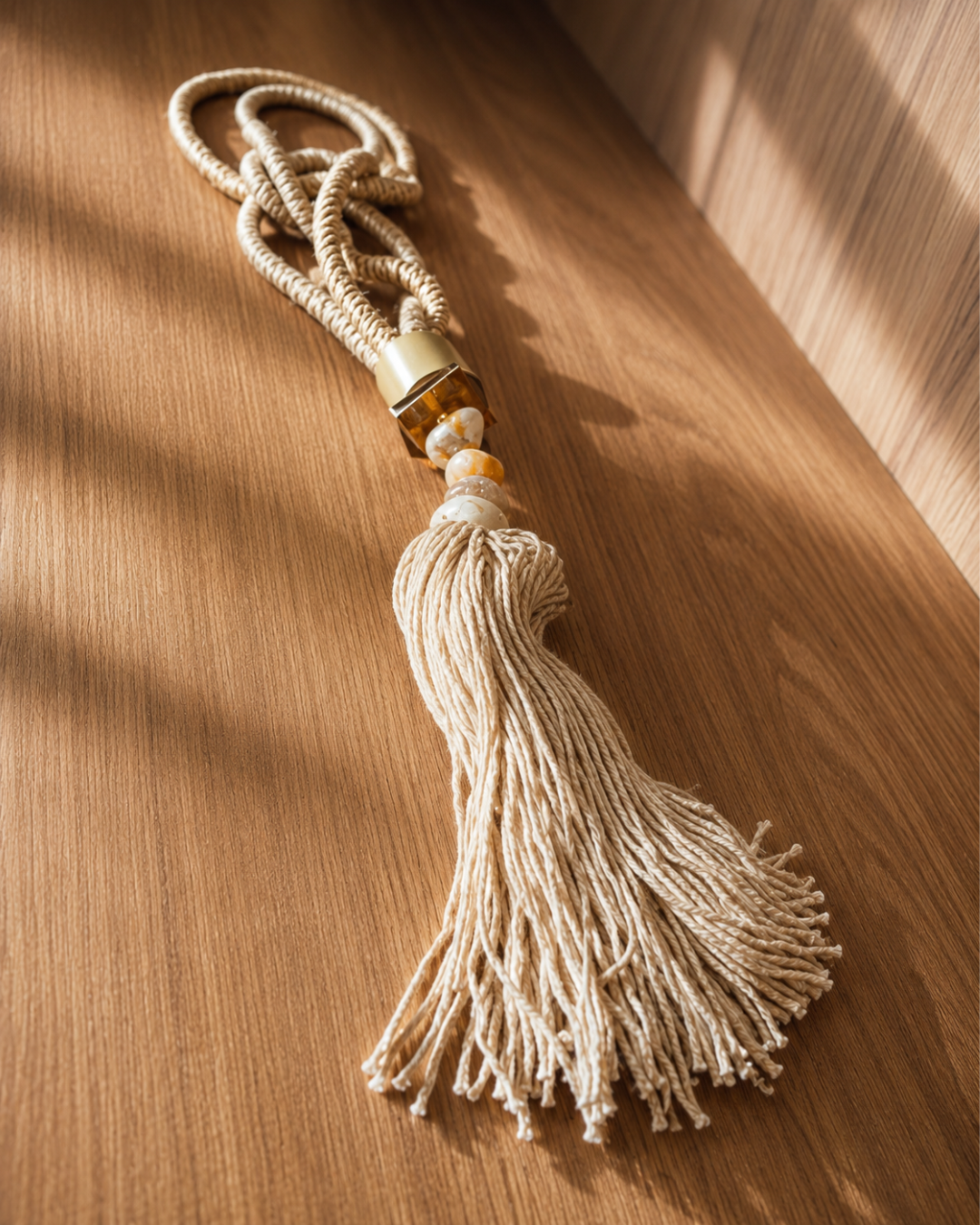 Colar Decorativo Têxtil Off White

Pedra Citrino e Bastão de Selenita com banho dourado