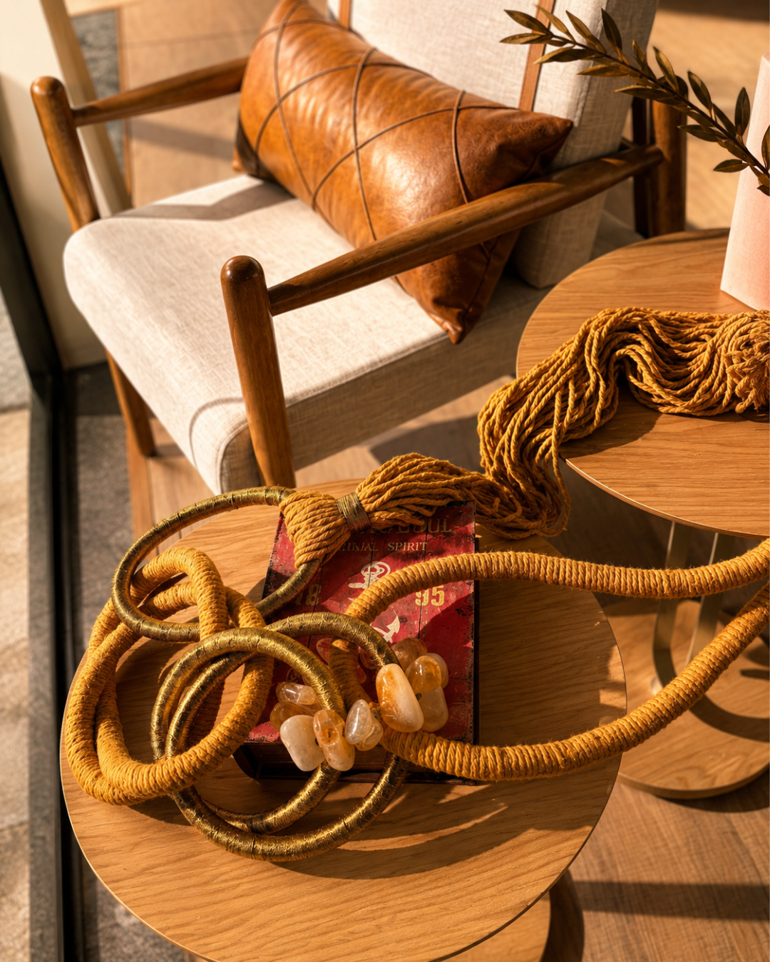 Colar Decorativo Têxtil Caramel

Pedra Natural Citrino